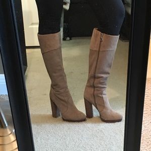 Bcbg suede boot👢